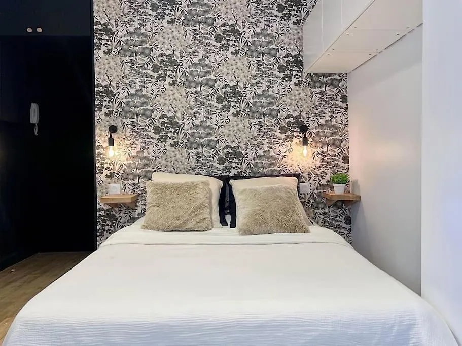 Fully Renovated Studio For 2 Paris